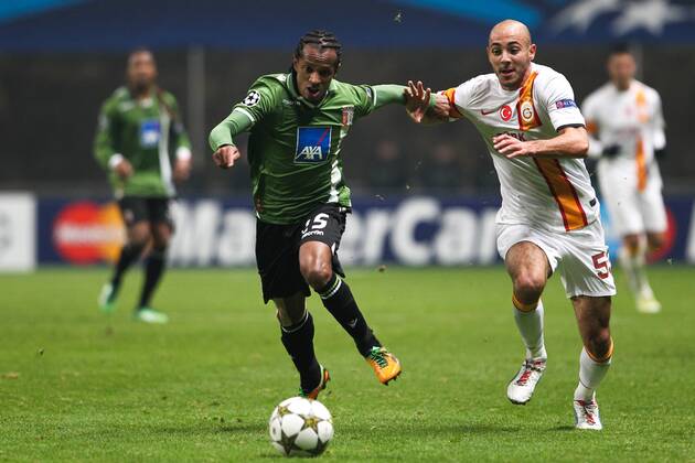 Salino (L) of SC Braga (Sporting) challenges Amrabat of Galatasaray during the UEFA Champions League, Group H match at AXa Stadium in Braga.