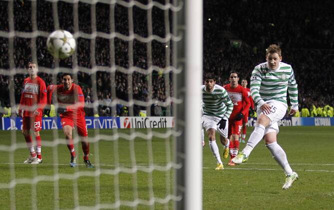 Kris Commons of Celtic scores a goal from the penalty spot - UEFA Champions League group G - Celtic vs Spartak Moscow - Celtic Park - Glasgow - Scotland - 5th September 2012 EDITORIAL USE ONLY. No use with unauthorised audio, video, data, fixture lists, club league logos or live services. Online in-match use limited to 120 images, no video emulation. No use in betting, games or single club league player publications.