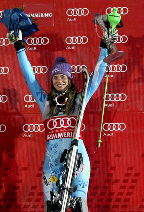 SKI ALPIN - FIS WC Semmering, Slalom, Damen SEMMERING,AUSTRIA,29.DEZ.12 - SKI ALPIN - FIS Weltcup, Slalom der Damen, Nachtslalom, Siegerehrung. Bild zeigt den Jubel von Tina Maze (SLO). 