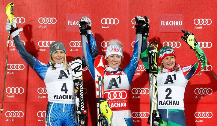 SKI ALPIN - FIS WC Flachau, Slalom, Damen FLACHAU,AUSTRIA,15.JAN.13 - SKI ALPIN - FIS Weltcup, Slalom der Damen, Nachtslalom, Siegerehrung. Bild zeigt den Jubel von Frida Hansdotter (SWE), Mikaela Shiffrin (USA) und Tanja Poutiainen (FIN). 