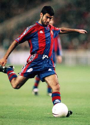 Josep GUARDIOLA, Football player of Spain, with the ball. Real Madrid - Barcelona (Barca) Spanish League 1996-97. Santiago Bernabeu Stadium. 07-12-1996. 