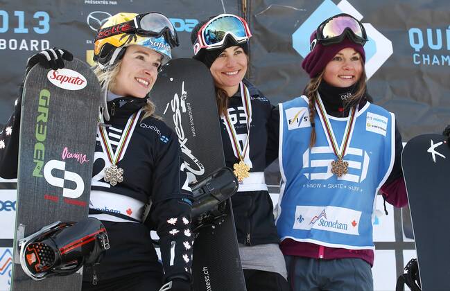 SNOWBOARD - FIS WM Stoneham, SBX, Damen STONEHAM,KANADA,26.JAN.13 - SNOWBOARD - FIS Weltmeisterschaften Stoneham, Boarder Cross, Snowboardcross, Damen, Siegerehrung. Bild zeigt Dominique Maltais, Maelle Ricker (CAN) und Helene Olafsen (NOR). Keywords: Medaille. 
