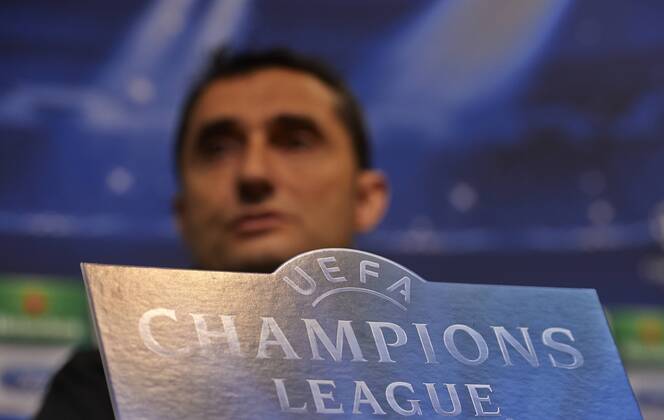 VALENCIA, SPAIN- FEBRUARY 11: Coach of Valencia CF Ernesto Valverde attends a press conference ahead of their UEFA Champions League round of 16 match between Valencia CF and Paris Saint Germain (PSG) at the Mestalla stadium on February 11, 2013 in Valencia, Spain. (Photo by Aitor Alcalde Colomer). 
