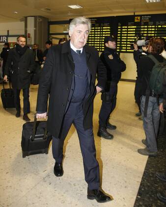 11-02-13 CHAMPIONS LEAGUE - Ankunft von PARIS SAINT GERMAIN (PSG) in Valencia - CARLO ANCELOTTI 