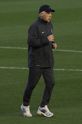 VALENCIA, SPAIN- FEBRUARY 11:Coach of Paris Saint-Germain FC Carlo Ancelotti in action at the training season ahead of their UEFA Champions League round of 16 match of Paris Saint Germain at the Mestalla stadium on February 11, 2013 in Valencia, Spain. . 