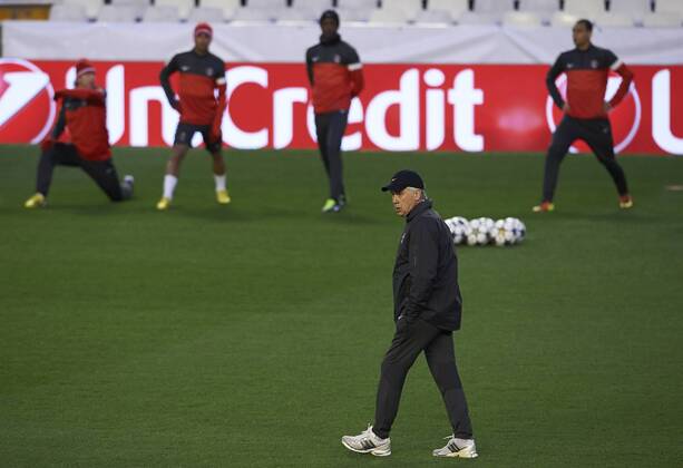 VALENCIA, SPAIN- FEBRUARY 11: Coach of Paris Saint-Germain FC Carlo Ancelotti at the training season ahead of their UEFA Champions League round of 16 match of Paris Saint Germain at the Mestalla stadium on February 11, 2013 in Valencia, Spain. . 