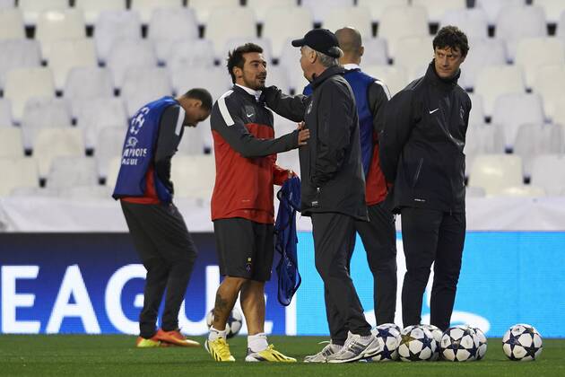 VALENCIA, SPAIN- FEBRUARY 11: Coach of Paris Saint-Germain FC Carlo Ancelotti talks with Ezequiel Lavezzi of Paris Saint-Germain FC at the training season ahead of their UEFA Champions League round of 16 match of Paris Saint Germain at the Mestalla stadium on February 11, 2013 in Valencia, Spain. . 