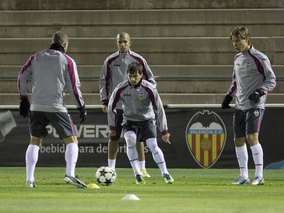 11-02-13 CHAMPIONS LEAGUE Training VALENCIA CF - - PABLO PIATTI - SOFIAN FEGHOULI - SERGIO CANALES 