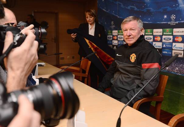 FUSSBALL CHAMPIONS LEAGUE ACHTELFINALE HINSPIEL 2012 2013 CF Real Madrid - Manchester United FC 12.02.2013 Pressekonferenz Trainer Sir Alex Ferguson (Manchester United FC) mit Fotografen 