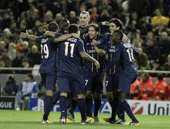 Paris Saint-Germain s Lucas Moura, Ezequiel Lavezzi, Mamadou Sakho, Marco Verratti, Maxwell, Zlatan Ibrahimovic, Blaise Matuidi and Javier Pastore celebrate goal during Champions League 2012 2013 match.February 12,2013.  (201302121524)