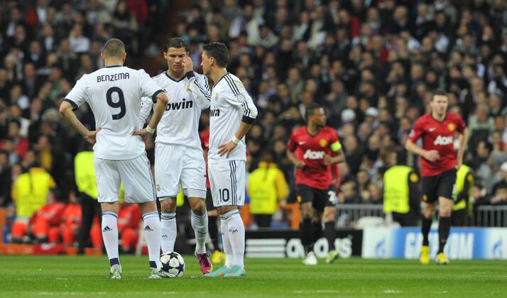 13.02.2013, UEFA Champions League, Real Madrid - Manchester City v.l. Karim Benzema (Real Madrid) Cristiano Ronaldo (Real Madrid) Mesut Özil (Real Madrid)