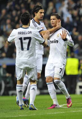 13.02.2013, UEFA Champions League, Real Madrid - Manchester City v.l. Alvaro Arbeloa (Real Madrid) Sami Khedira (Real Madrid) Cristiano Ronaldo (Real Madrid) Celebration