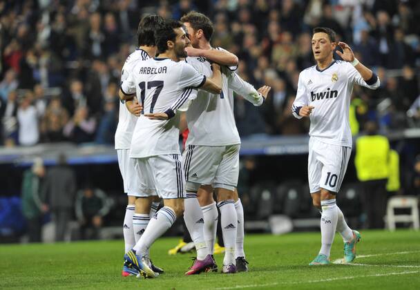 13.02.2013, UEFA Champions League, Real Madrid - Manchester City v.l. Alvaro Arbeloa (Real Madrid) Sami Khedira (Real Madrid) Cristiano Ronaldo (Real Madrid) Mesut Özil (Real Madrid) Celebration