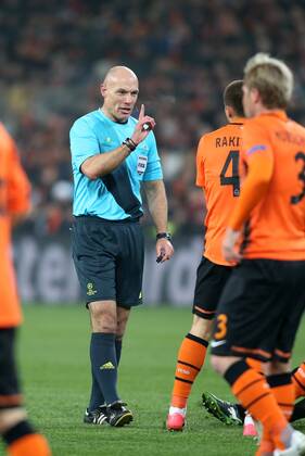 DONIECK 13.02.2013 UEFA CHAMPIONS LEAGUE 1 8FINAL FIRST MATCH: SHAKHTAR DONETSK - BVB Borussia Dortmund: HOWARD WEBB  GY5Q8715