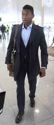David Alaba Abflug des FC Bayern München zum Achtelfinale Hinspiel gegen Arsenal London Fussball UEFA Champions League München Flughafen 18.02.2013