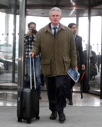 Trainer Jupp Heynckes (FC Bayern) Abflug des FC Bayern München zum Achtelfinale Hinspiel gegen Arsenal London Fussball UEFA Champions League München Flughafen 18.02.2013