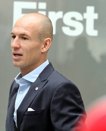 Arjen Robben (FC Bayern) Abflug des FC Bayern München zum Achtelfinale Hinspiel gegen Arsenal London Fussball UEFA Champions League München Flughafen 18.02.2013