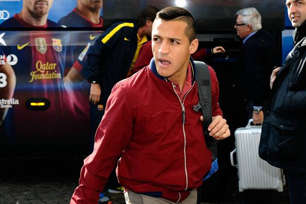 Milano 19 02 2013 - Ankunft FC Barcelona; Alexis Sanchez 
