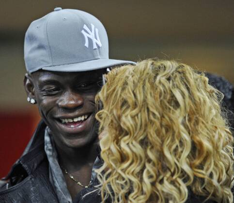 Milano 20 02 2013 - Champions League AC Milan - FC Barcelona -- Mario Balotelli and girlfriend Fanny Neguesha 