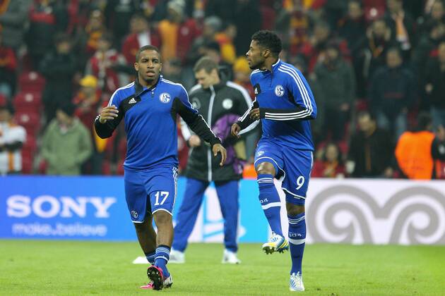 von links Jefferson FARFAN 17 (FC Schalke 04) und Michael BASTOS 9 (FC Schalke 04) Galatasaray Istanbul vs. FC Schalke 04, Champions League, Achtelfinale, 20.02.2013