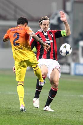 Dani Alves Barcelona Massimo Ambrosini Milan Milano 20 02 2013 Stadio S.Siro Football Calcio UEFA Champions League 2012 13 Milan vs Barcelona PaoloxNucci