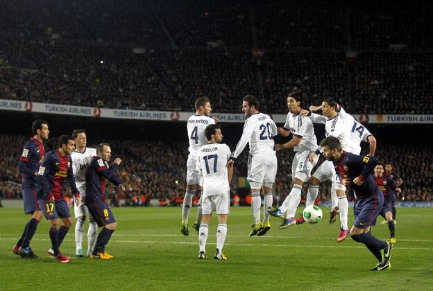 Copa del Rey. FC Barcelona vs Real Madrid. Freistoß von Lionel Messi.