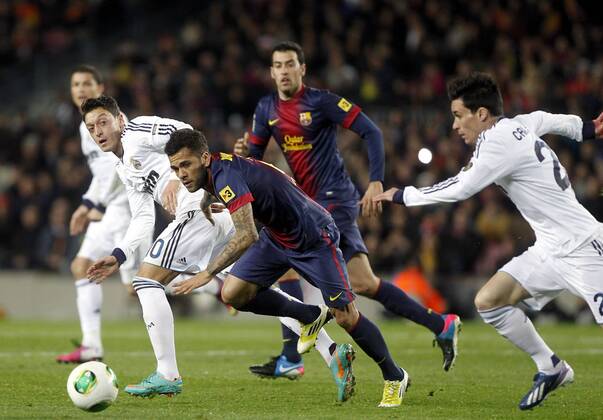 Copa del Rey. FC Barcelona vs Real Madrid. Mesut Özil, Dani Alves.