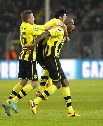 Dortmund, Signal-Iduna-Park, 05.03.13: Dortmunds Felipe Santana (R) köpft das 1:0 und jubelt mit Dortmunds Lukasz Piszczek und Dortmunds Ilkay Gündogan (M) im Spiel zwischen Borussia Dortmund vs. FC Shakhtar Donetsk im Viertelfinale der UEFA Champions League Saison 2012 2013.