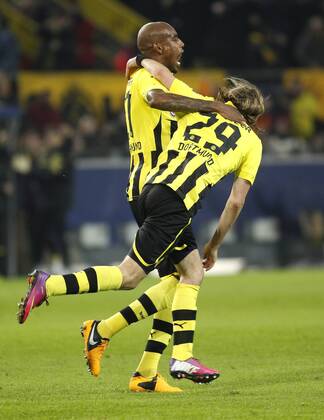 Dortmund, Signal-Iduna-Park, 05.03.13: Dortmunds Felipe Santana (R) köpft das 1:0 und jubelt mit Dortmunds Marcel Schmelzer im Spiel zwischen Borussia Dortmund vs. FC Shakhtar Donetsk im Viertelfinale der UEFA Champions League Saison 2012 2013.