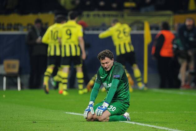 Fußball Champions League Borussia Dortmund - Schachtjor Donezk am 05.03.2013 im Signal Iduna Park in Dortmund Andriy Pyatov ( Donezk ) am Boden