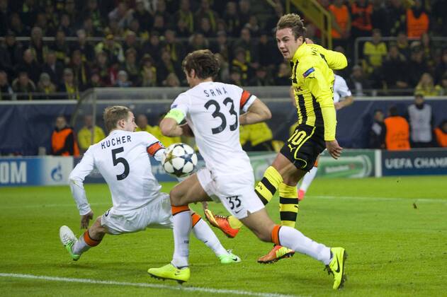 Mario GOETZE (GÖTZE, re., DO) schiesst das Tor zum 2:0 für Borussia Dortmund, Aktion, Fussball Champions League, Achtelfinale, Borussia Dortmund (DO) - Schachtar Donezk (Donezk), am 05.03.2013 in Dortmund Deutschland