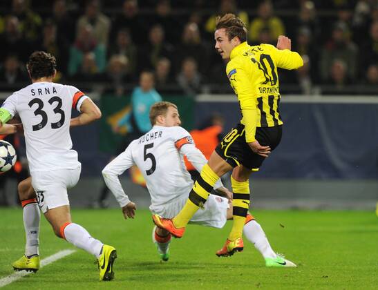 05-03-2013, Fussball, Saison 2012-2013, UEFA Champions League, Achtelfinale, Rückspiel, Borussia Dortmund - Schachtar Donezk, Mario Götze (Borussia Dortmund), re., erzielt das Tor zum 2-0.