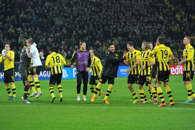 Fußball Champions League Borussia Dortmund - Schachtjor Donezk am 05.03.2013 im Signal Iduna Park in Dortmund Die Dortmunder Spieler tanzen eine Humba