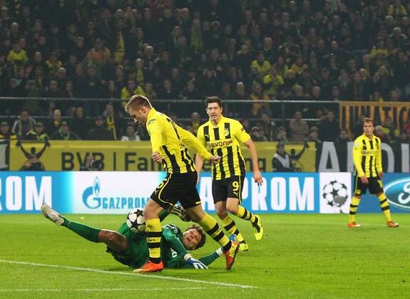 05.03.2013, xtvx, UEFA Champions League 1 4 Finale, Borussia Dortmund - FC Schachtar Donezk, v.l. Tor zum 3:0 durch Jakub Kuba Blaszczykowski (Borussia Dortmund)