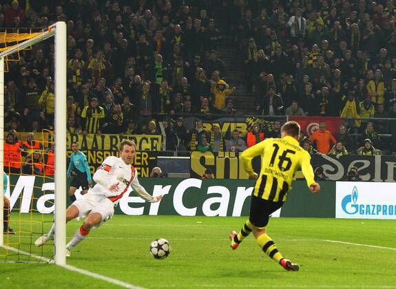 05.03.2013, xtvx, UEFA Champions League 1 4 Finale, Borussia Dortmund - FC Schachtar Donezk, v.l. Tor zum 3:0 durch Jakub Kuba Blaszczykowski (Borussia Dortmund)