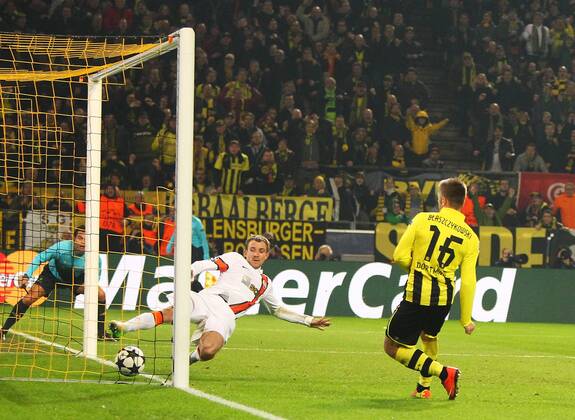 05.03.2013, xtvx, UEFA Champions League 1 4 Finale, Borussia Dortmund - FC Schachtar Donezk, v.l. Tor zum 3:0 durch Jakub Kuba Blaszczykowski (Borussia Dortmund)