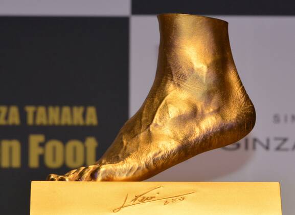 March 6, 2013, Tokyo, Japan - A golden foot from four-time FIFA Ballon d Or winner Lionel Messi of FC Barcelona is shown during a sneak preview in Tokyo on Wednesday, March 6, 2013. A Tokyo jewelry store made the 25-karat Golden Foot cast from the mold and put on sale for U.S. $5,217,226.  ( ayfa009798)