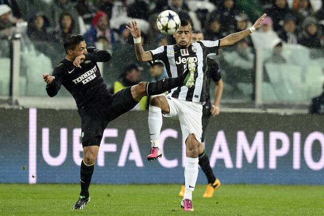Db Torino 06 03 2013 - Champions League Juventus-Celtic Glasgow foto Daniele Buffa Image Sport nella foto: Arturo Vidal-Emilio Izaguirre 