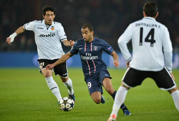 Lucas (psg) - Daniel Parejo (val) FOOTBALL : Paris SG vs Valence - Ligue des champions - 06 03 2013 AnthonyBIBARD FEP Panoramic 