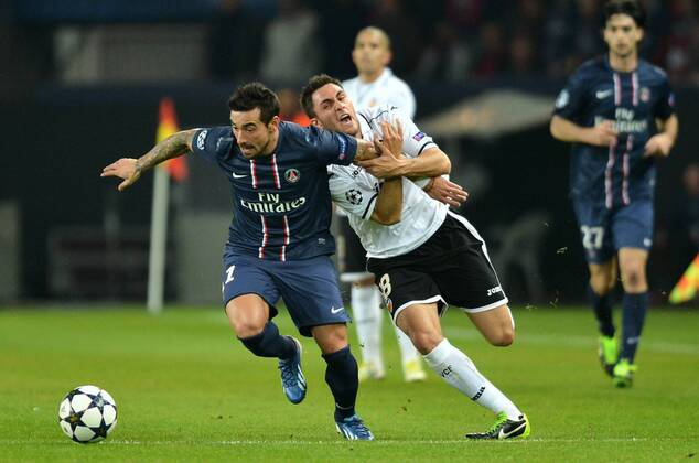 Ezequiel Lavezzi (psg) - Victor Ruiz (val) FOOTBALL : Paris SG vs Valence - Ligue des champions - 06 03 2013 AnthonyBIBARD FEP Panoramic 