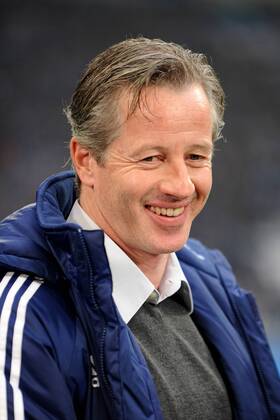 Trainer Jens Keller ( Schalke 04 Portrait ) gut gelaunt. 09.03.2013, 1. Liga, 25. Spieltag, Gelsenkirchen