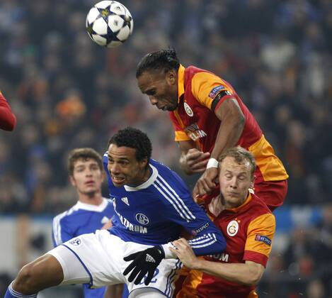 Gelsenkirchen, Veltins-Arena, 12.03.13: Istanbuls Didier Drogba (R) jumps for a header against Schalkes Joel Matip (M) during the match between FC Schalke 04 vs. Galatasaray Istanbul in the champions league season 2012 2013.