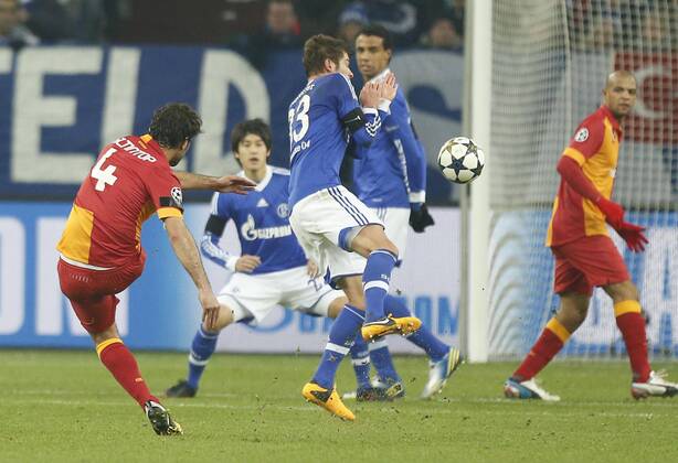 Hamit ALTINTOP, 4 schiesst das Tor zum 1-1 ,Aktion, Einzelbild, Torschuss Fussball UEFA Champions League, Viertelfinale , Quarterfinal, Heimspiel, Gelsenkirchen , am 12.03.2013 FC SCHALKE 04 - GALATASARAY ISTANBUL ( - ) Saison1213 , Saison 2012 2013
