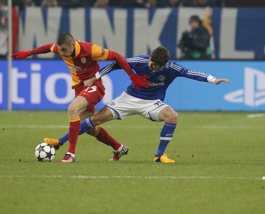Deutschland, Herren Fussball, Champions League, FC Schalke 04 vs Galatassaray Istanbul, 12.03.2013, Stadion Gelsenkirchen, Burak Yilmaz, Roman Neustädter,