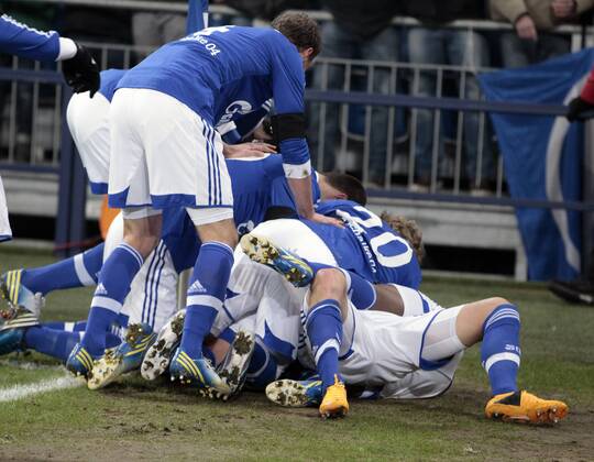 Deutschland, Herren Fussball, Champions League, FC Schalke 04 vs Galatassaray Istanbul, 12.03.2013, Stadion Gelsenkirchen, Schalke 04 jubeln,