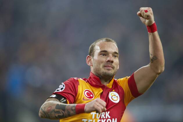Wesley Sneijder of Galatasaray during the UEFA Champions League match between Schalke 04 and Galatasaray on March 12, 2013 at the Veltins-Arena at Gelsenkirchen, Germany. FC Schalke 04 v Galatasaray SK Istanbul Champions League 2012 2013 xVIxMAURICExVANxSTEENxIVx 1442649
