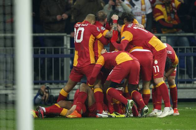 celebrate of Galatasaray during the UEFA Champions League match between Schalke 04 and Galatasaray on March 12, 2013 at the Veltins-Arena at Gelsenkirchen, Germany. FC Schalke 04 v Galatasaray SK Istanbul Champions League 2012 2013 xVIxMAURICExVANxSTEENxIVx 1442651