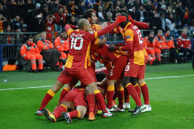 Fußball Champions League Schalke 04 - Galatasaray Istanbul am 12.03.2013 in der Veltins-Arena in Gelsenkirchen Torjubel Istanbul zum 1:2 durch Burak Yilmaz ( Istanbul )