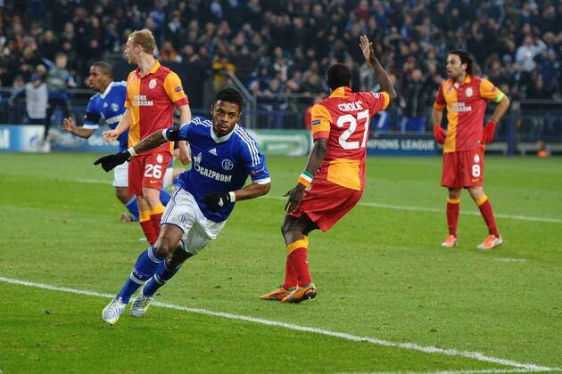 Fußball Champions League Schalke 04 - Galatasaray Istanbul am 12.03.2013 in der Veltins-Arena in Gelsenkirchen Torjubel zum 2:2 durch Michel Bastos ( Schalke )