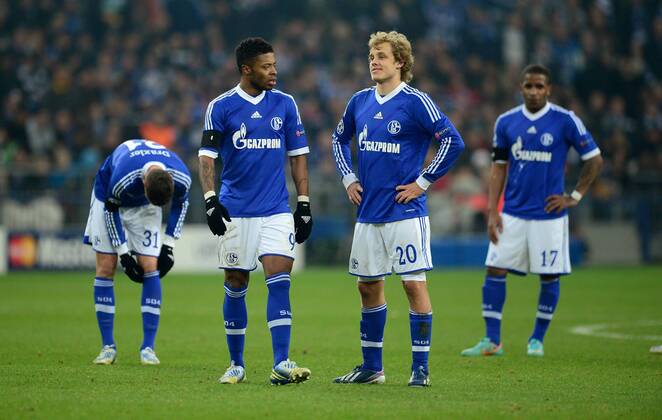 FUSSBALL CHAMPIONS LEAGUE ACHTELFINALE Rückspiel 2012 2013 FC Schalke 04 - Galatasaray Istanbul 12.03.2013 Julian Draxler, Michel Bastos und Teemu Pukki, Jefferson Farfan (v.l., FC Schalke 04) sind enttäuscht 